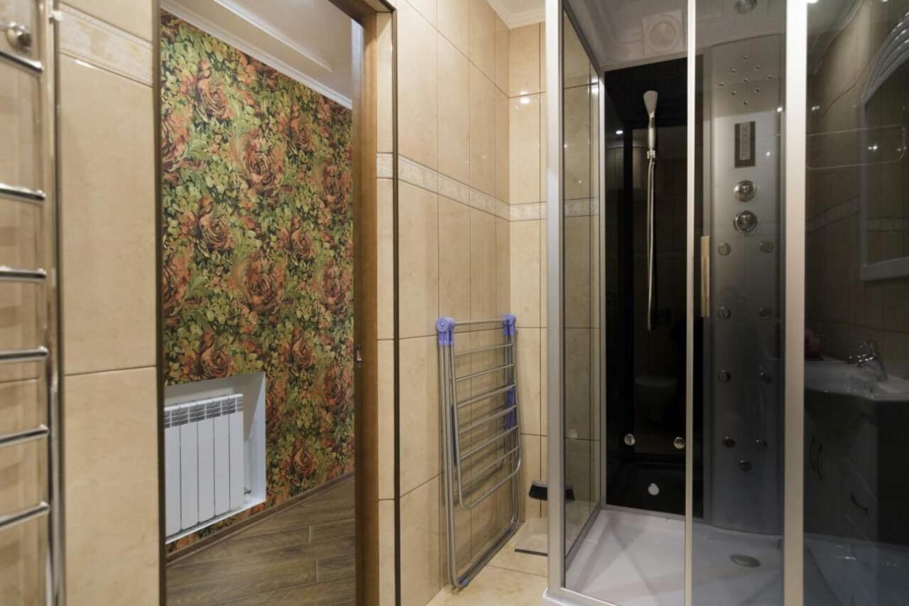 Apartment In Deribasovskay Street 20 أوديسا المظهر الخارجي الصورة